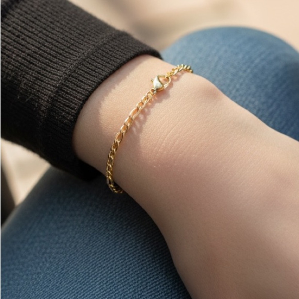 Elegant Gold Heart Link Bracelet - Women
